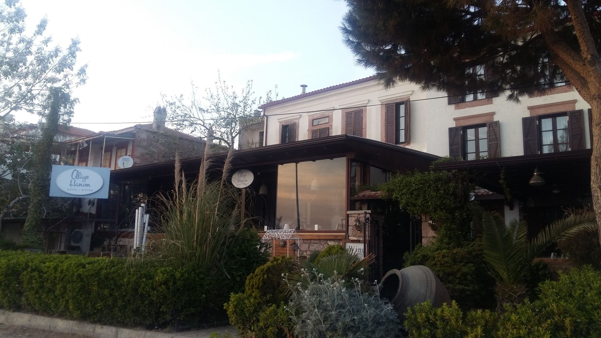 Aliye Hanim Ayvalı Esterno foto